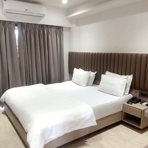 DELUXE ROOM